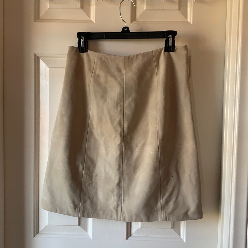 Petite Sophisticate Leather Mid Length Women’s Nude Skirt. Size 8. Tag Attach